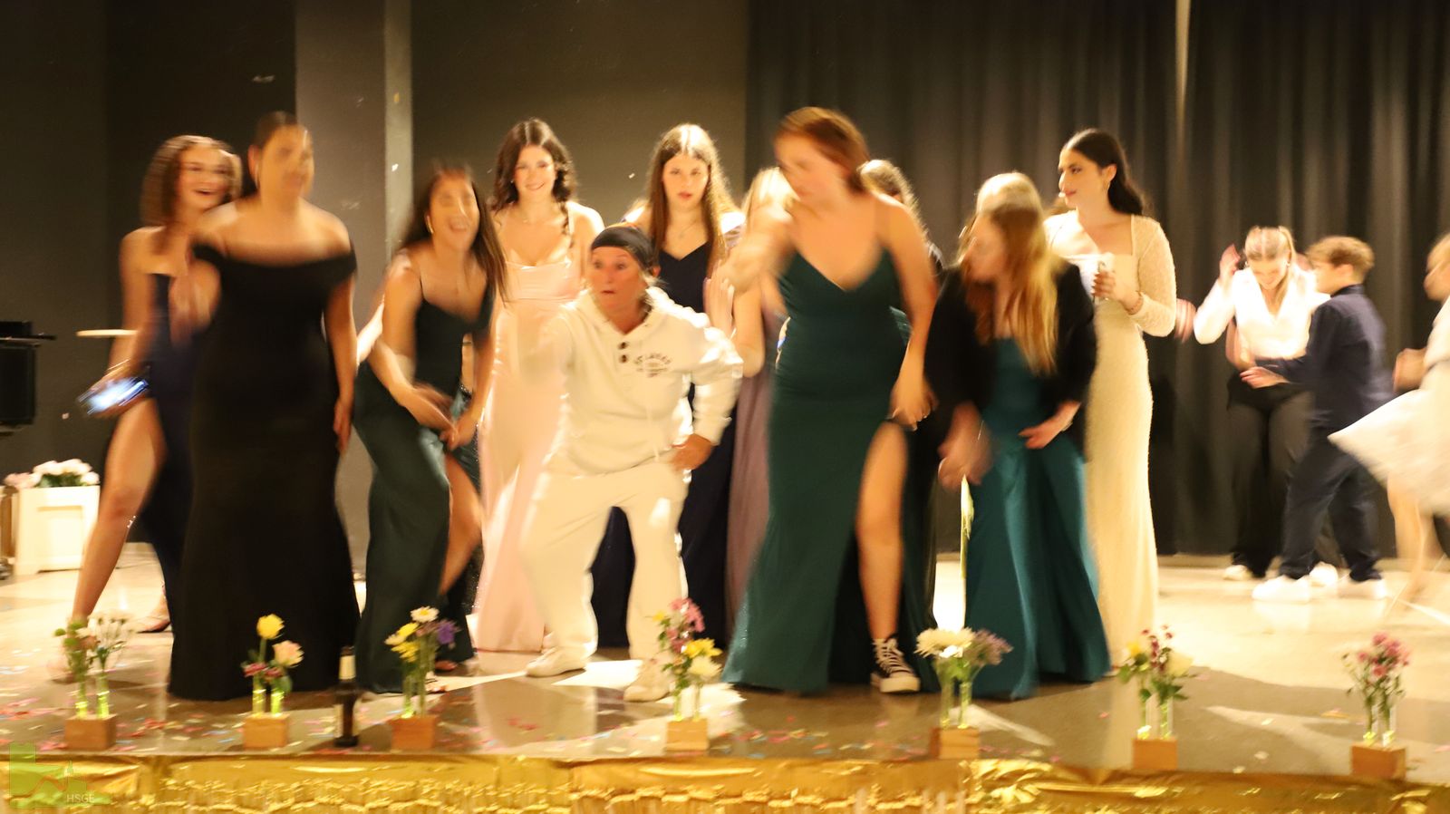 Glanzvoller Abschied: Zeugnisübergabe und Party zum Abschluss der Schulzeit